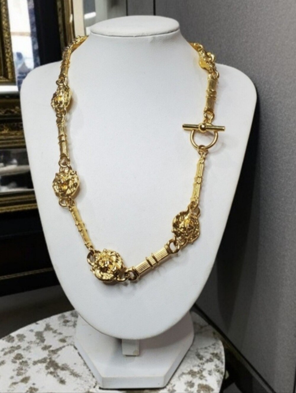 Vintage 1980's Gold Lion Toggle Necklace